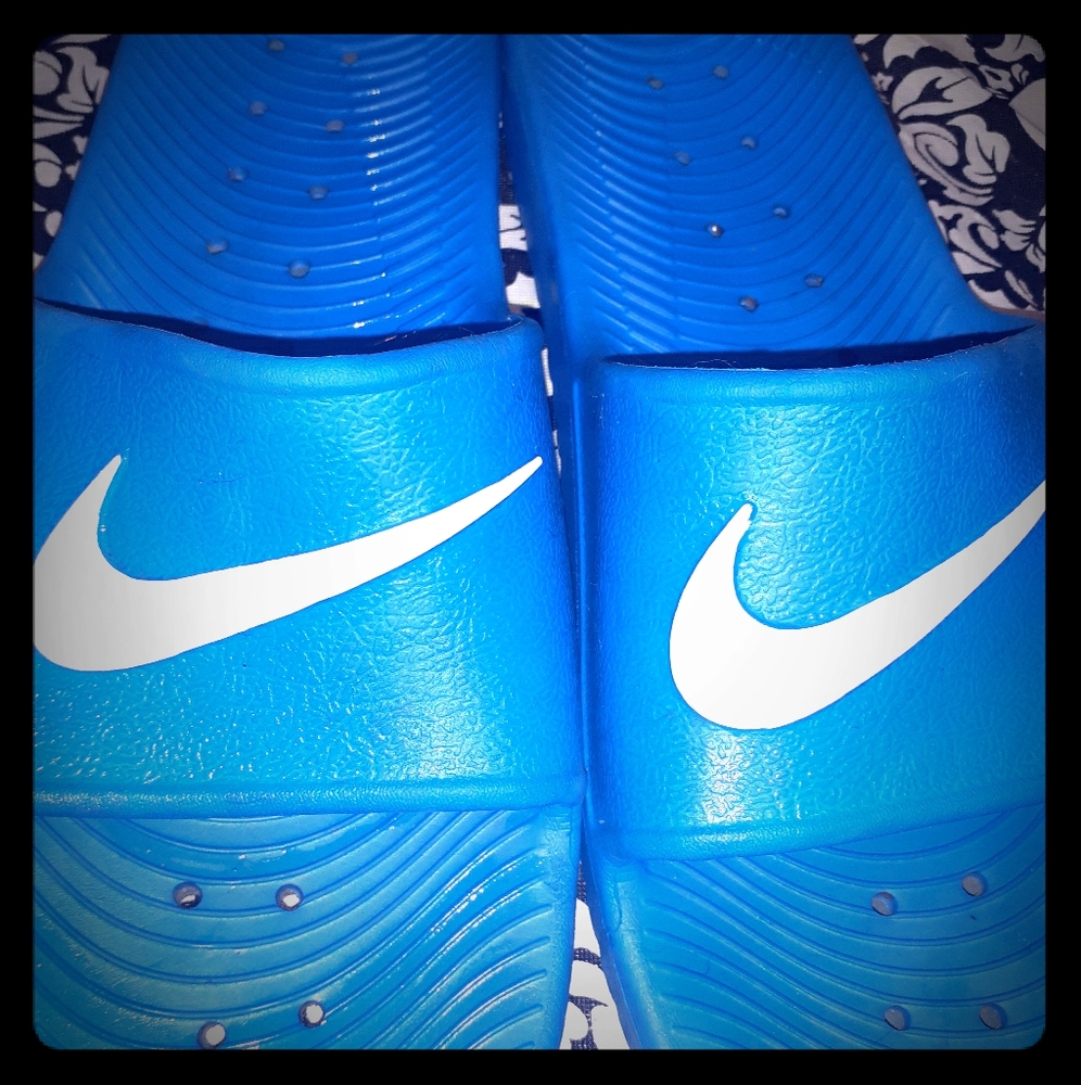 Mens Size 14 Nike Slides.